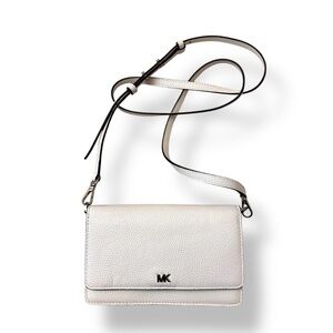 Like new! Michael Kors Elegant Cream Crossbody Bag
